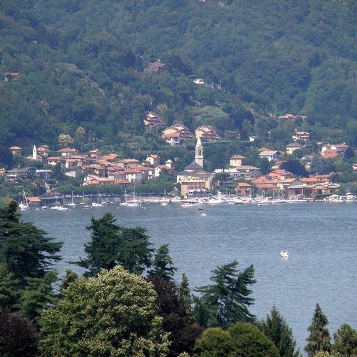 Benedizione dei naviganti e delle barche: tradizione e omaggio ai defunti del lago a Lesa