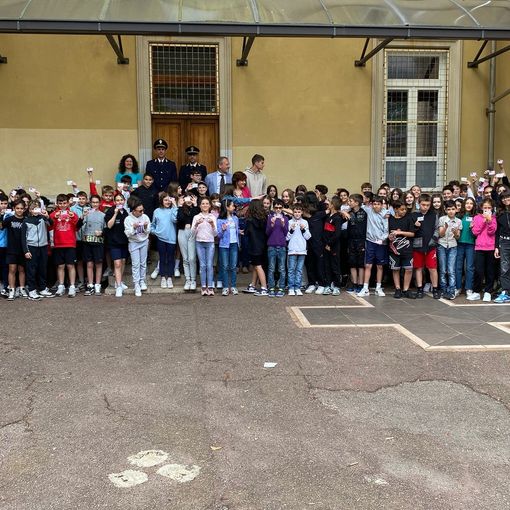 Consegnate le patenti dello smartphone alle scuole medie di Omegna FOTO