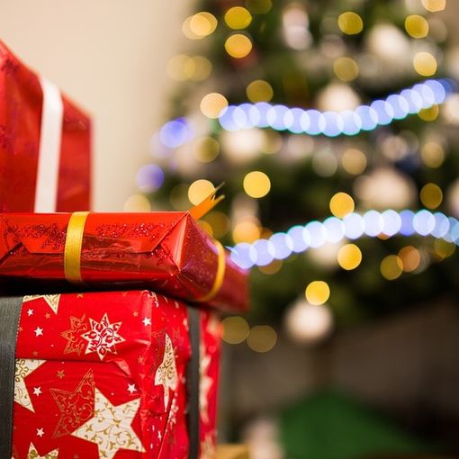 Confesercenti: a Natale si spende meno per i regali, si salva l'alimentare