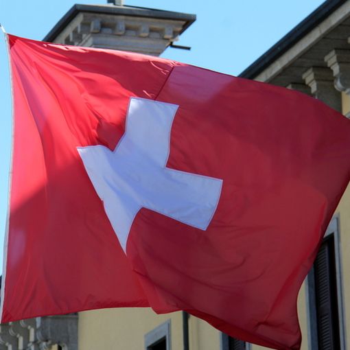 Oltre 100 mila firme per ''No ad una Svizzera da 10 milioni''