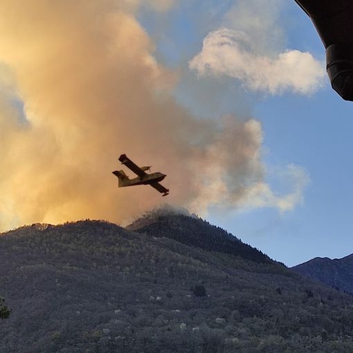 Incendio in valle Cannobina: il peggio e la paura sembrano essere alle spalle