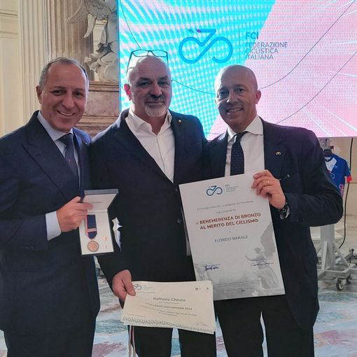 Florido Barale premiato per il suo lungo impegno nel mondo del ciclismo