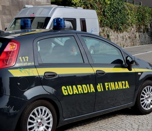 Truffa ed autoriciclaggio: due arresti