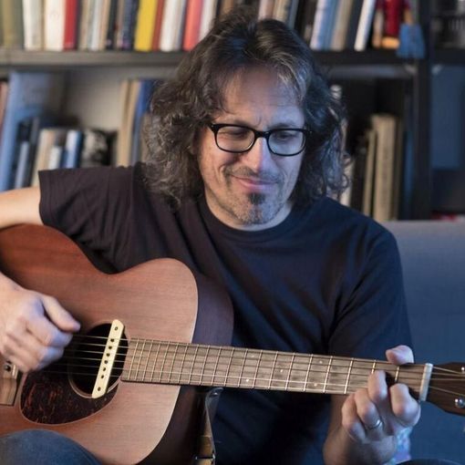 “Ho sparato al domani”: racconti sulla musica, tra rock e nostalgia del passato