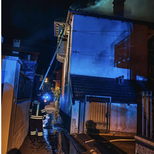 Fiamme in una casa di Luzzogno, ingenti i danni