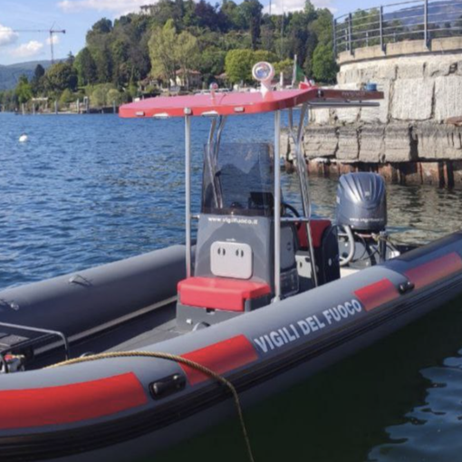 Nuotata notturna verso l'Isola Bella ma non rientrano: recuperati dai vigili del fuoco