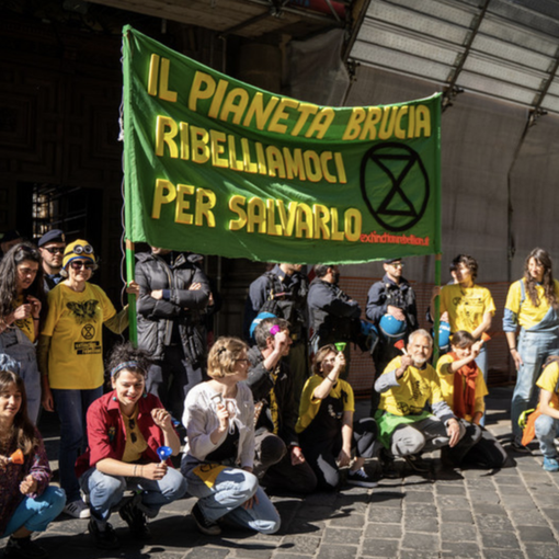 Extinction Rebellion, presidio davanti al Consiglio regionale: &quot;Nulla per il clima&quot;