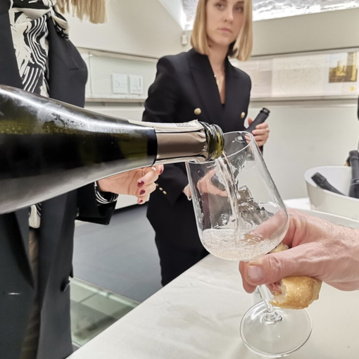 Brindisi di Capodanno e non solo: spumante batte champagne 3 a 1