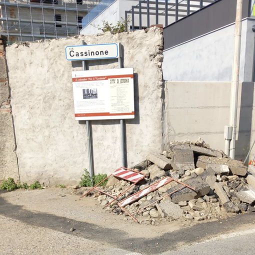 La foto è stata fatta  il 22 agosto in Via Muller a Verbania-Intra dove si trova la targa