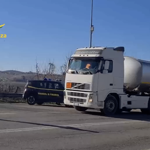 Operazione &quot;Fuel Family&quot;, scoperta una frode dell'Iva da 300 milioni di euro. video