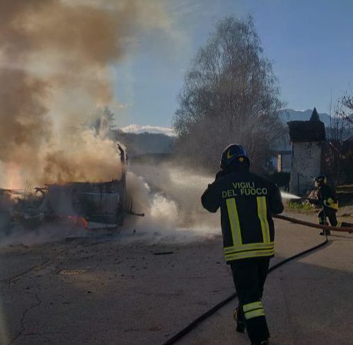 Camper distrutto dalle fiamme ad Unchio