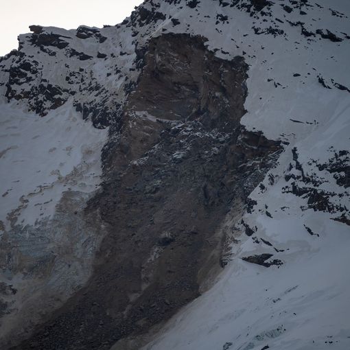 Monte Rosa: nuovo smottamento nella zona della Punta Tre Amici VIDEO