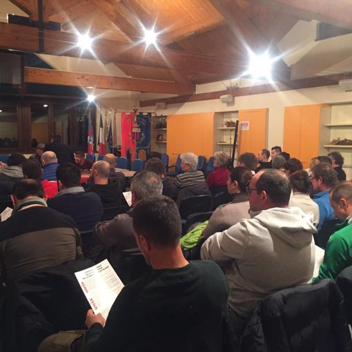 I frontalieri uniti contro il balzello sulla sanità: successo per l'assemblea di Unia