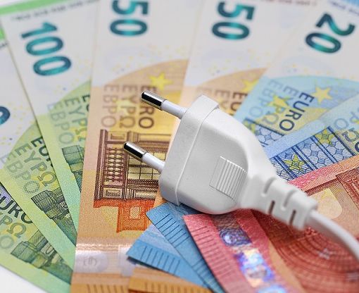 Negli ultimi anni stangata su luce e gas