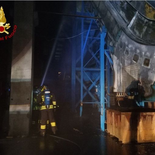 A fuoco una fabbrica a Verbania