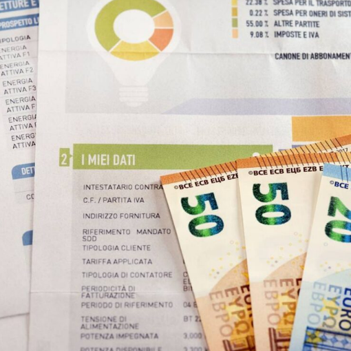 Federconsumatori: “Costo energia in calo ma la spesa è del 67% in più''