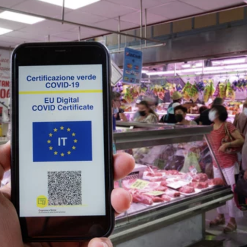 Green pass, il Garante della Privacy: baristi e ristoratori possono controllare i documenti