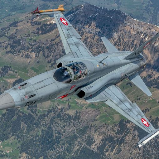 Crescono gli Svizzeri favorevoli ad una più stretta collaborazione con la NATO