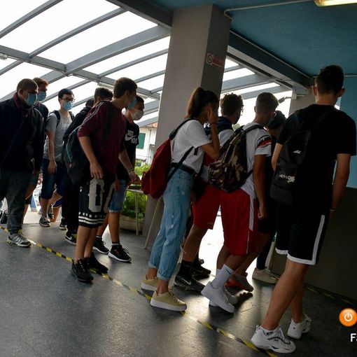 Stretta sulle scuole, torna la Dad anche con un solo caso di positività in classe