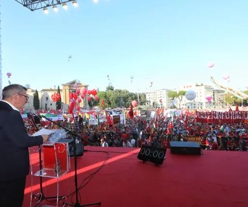 &quot;La Via Maestra&quot;: Cgil e le associazioni insieme per la Costituzione italiana