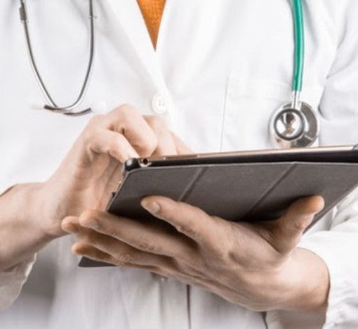 L'affaire intramoenia e la levata di scudi dei medici contro Riboldi: &quot;Così le liste d'attesa aumenteranno&quot;