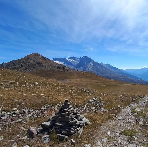 Pietre in equilibrio, dagli “ometti” di montagna alla Land Art