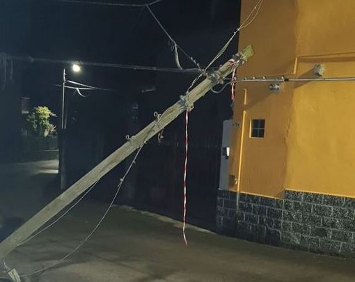 Pali telefonici pericolanti da giorni, arriva l'ordinanza del sindaco a Telecom: &quot;Comportamento inaccettabile&quot;