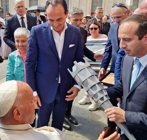 Cirio incontra Papa Francesco: &quot;Ha benedetto la fiaccola delle Universiadi invernali Torino 2025&quot;