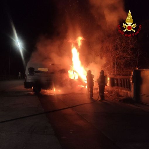 Incendio di un autocarro a Ornavasso: intervengono i Vigili del Fuoco