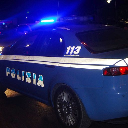 Via patente e auto ad un 55enne fuggito all'alt della polizia