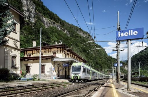 Altri disagi per chi viaggia in treno: ad agosto tra Iselle e Domodossola attivi bus sostitutivi