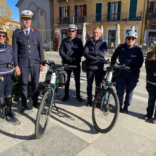 Due nuove e-bike per la polizia locale di Omegna