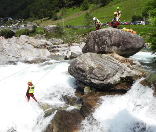 Precipita in montagna per un centinaio di metri, muore un 60enne in Ticino