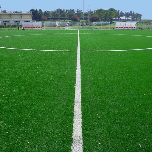 Rifatto in erba sintetica il manto di gioco della stadio di Stresa