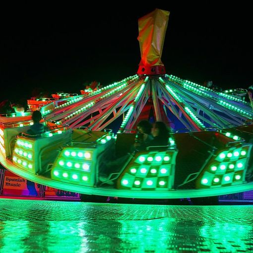 Inaugurazione con fuochi d'artificio per il luna park: 26 le attrazioni in piazza Fratelli Bandiera