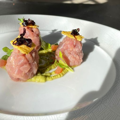 Tartare di tonno con salsa guacamole