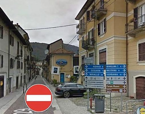 Lavori in corso su via Mazzini a Omegna: scatta il divieto di transito per il rifacimento dei passaggi pedonali