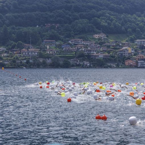 Omegna, grande successo per la classica traversata da Riva a Riva  FOTO
