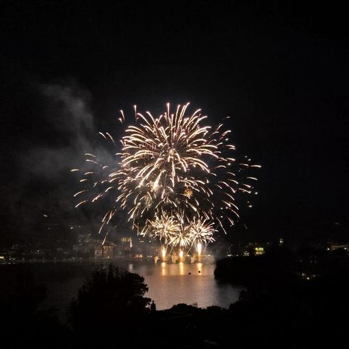 San Vito, lo spettacolo pirotecnico incanta Omegna