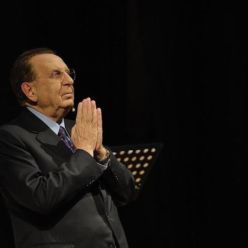 Michele Mirabella torna sul palco del teatro 'Il Maggiore'