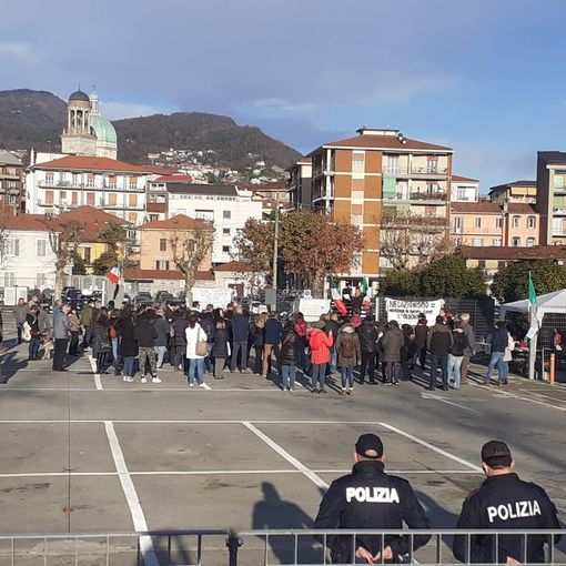 Verbania, in pochi alla manifestazione contro il super green pass