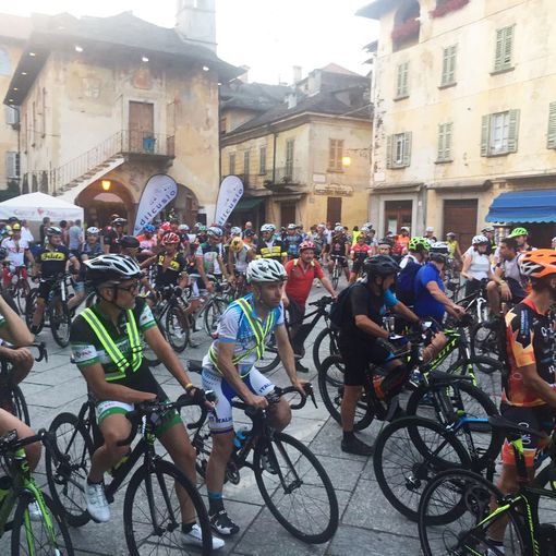 Pedalata tra le stelle: la quarta edizione celebra lo sport e sostiene una causa benefica