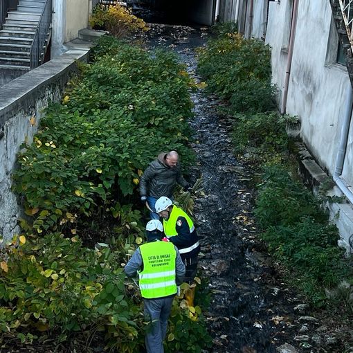 Il sindaco Berio al lavoro con la Protezione Civile per la pulizia dei rii cittadini