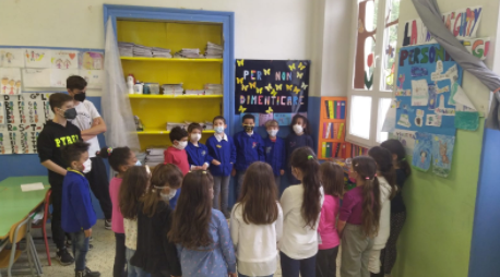 Una piccola biblioteca di classe per i bambini dell'Istituto Comprensivo Beltrami di Omegna