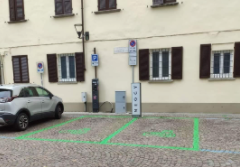Parcheggi riservati alle auto elettriche a Omegna: protestano i commercianti