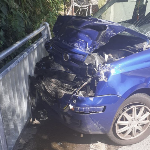 Scontro fra un'auto e un autocarro a Verbania