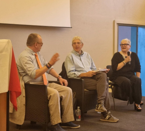 Sala gremita per la presentazione del libro di Mario Giordano