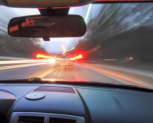 Auto e moto sfrecciano di notte nel Cusio, sono gare improvvisate?