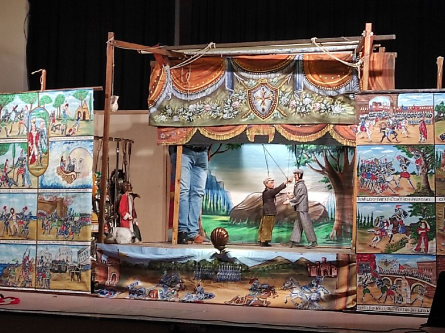 Un successo la rappresentazione benefica dell'Opera dei pupi