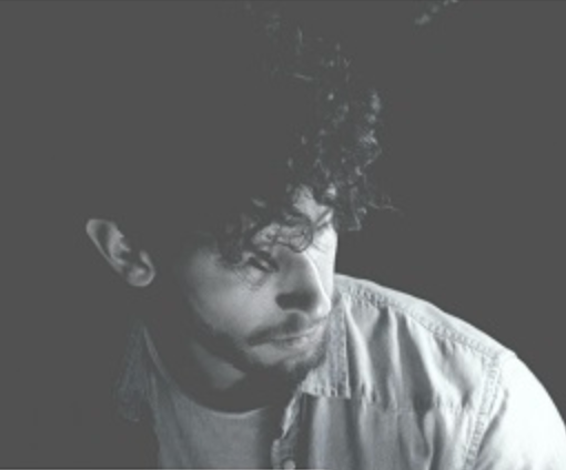 Riccardo Roveda: Note a Lume di Candela tra Classica, Jazz ed Elettronica